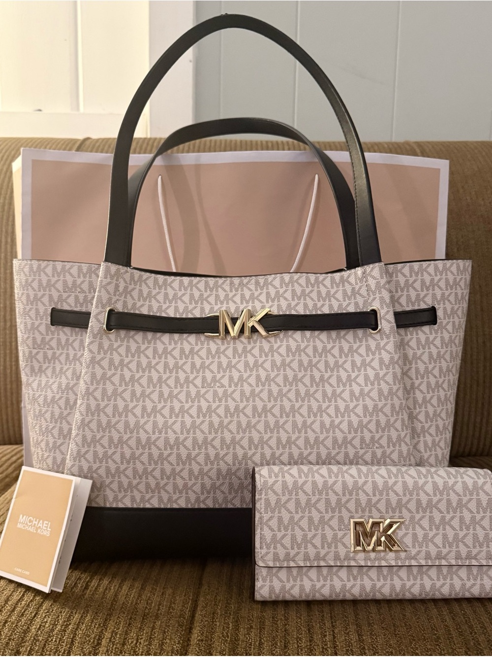 Authentic Michael Kors Reed Large Belted Tote with Matching Wallet Set